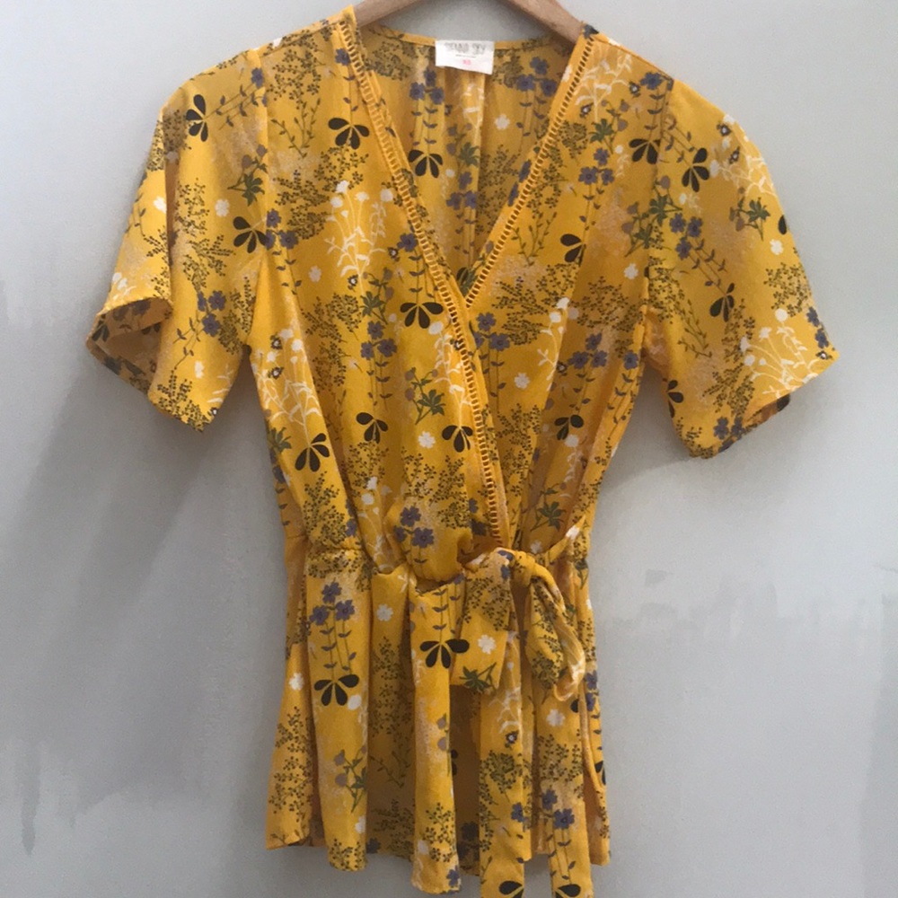 Kimono style marigold flower pattern flowy top!